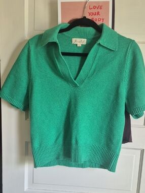 Marled Green Collared V-Neck Short Sleeve Knit Top